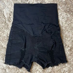 PINK BLUSH maternity distressed black shorts Size Large